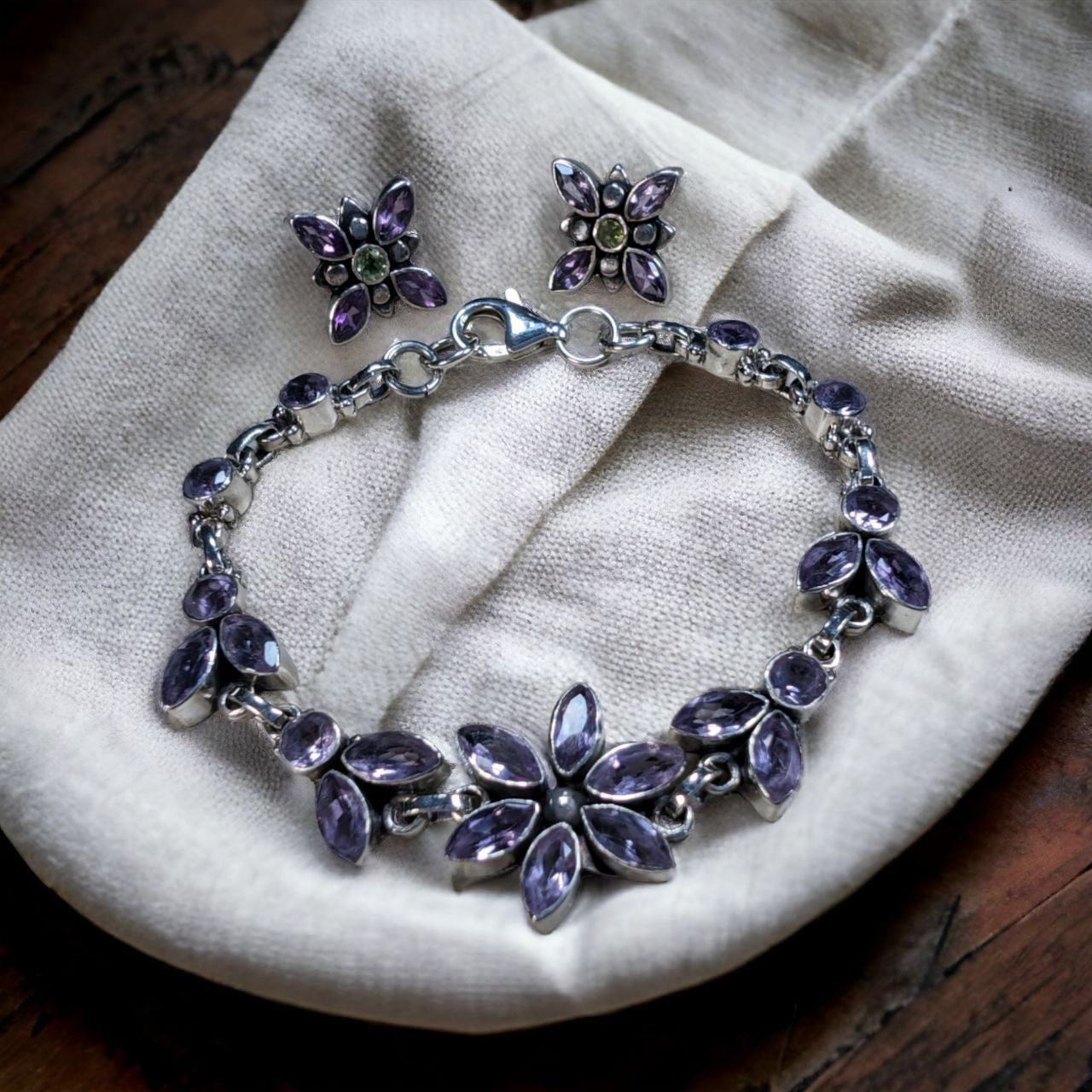 Vintage Floral Silver Set: Earrings and Bracelet