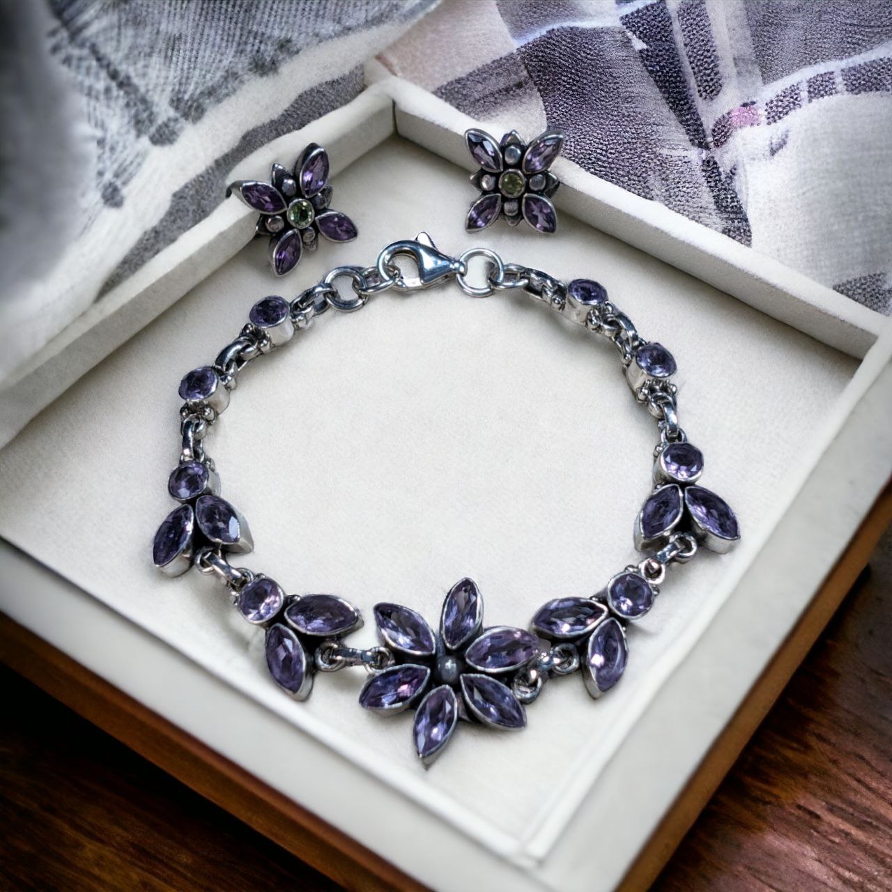 Vintage Floral Silver Set: Earrings and Bracelet