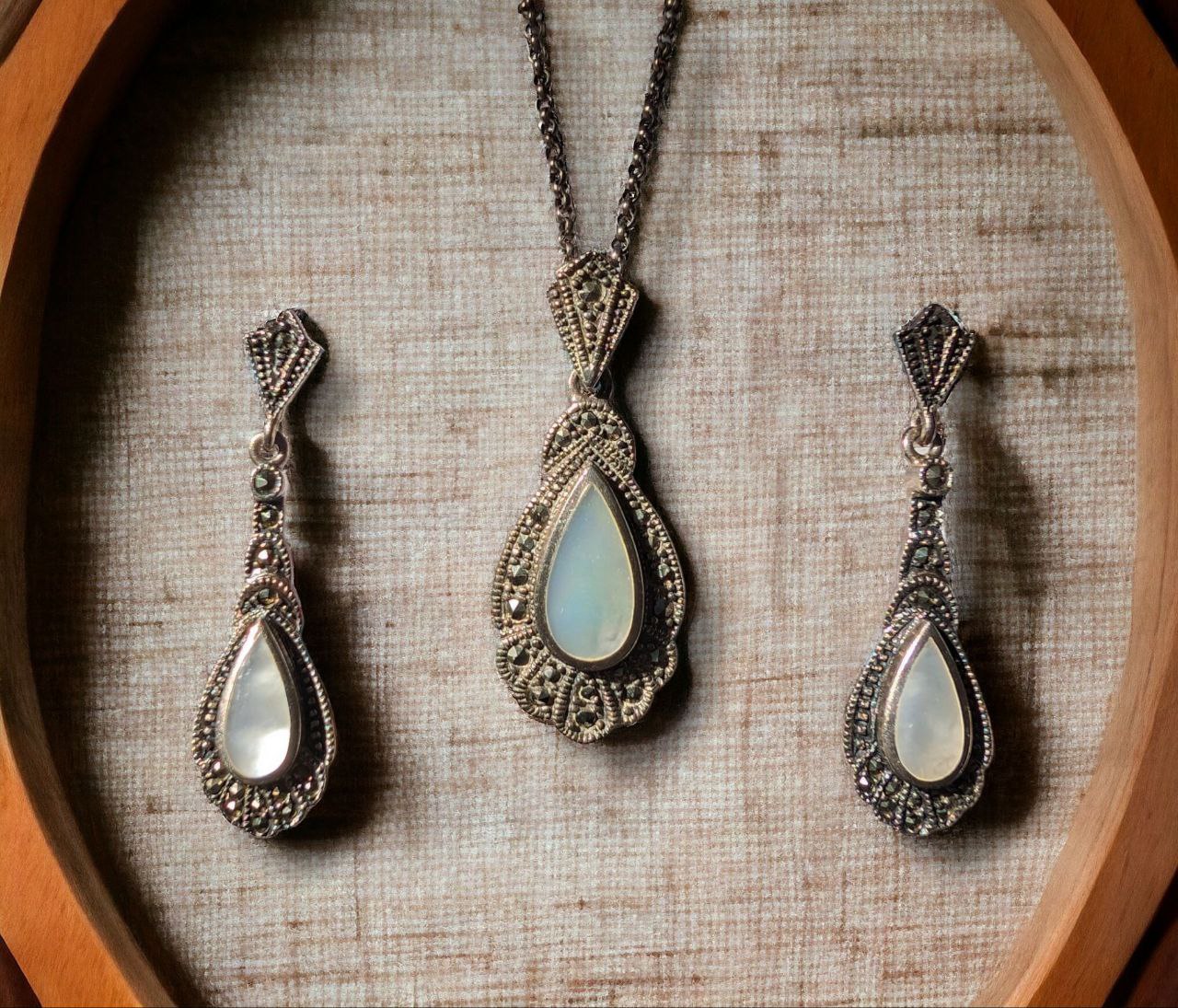 Incredible Vintage Silver Earring and Pendant Set with mother of pearl