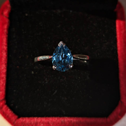 Beautiful white Gold Ring with Pear-Cut Blue Topaz  - Hallmarked