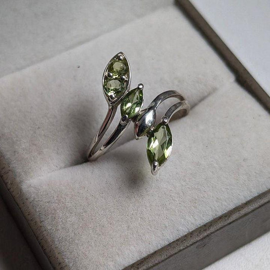 Delicate "Evening Emerald" Ring in Sterling Silver with Peridot 🌿